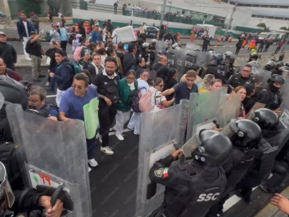 Grupo Zorros de la SSC retira bloqueos de trabajadores del IMSS en CDMX