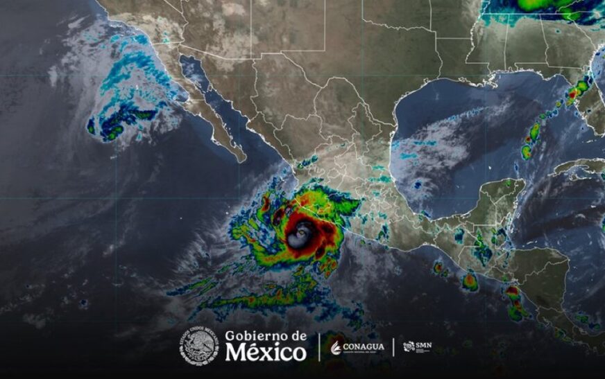 ‘Simón’ ya es categoría 5, impactará esta tarde en Jalisco