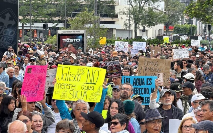 Protesta por agua limpia en Guadalajara deja 39 detenidos y enfrentamientos frente a Casa Jalisco